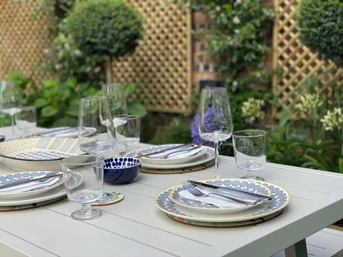 Hoole House Holiday home *